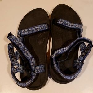 Teva Sandles
